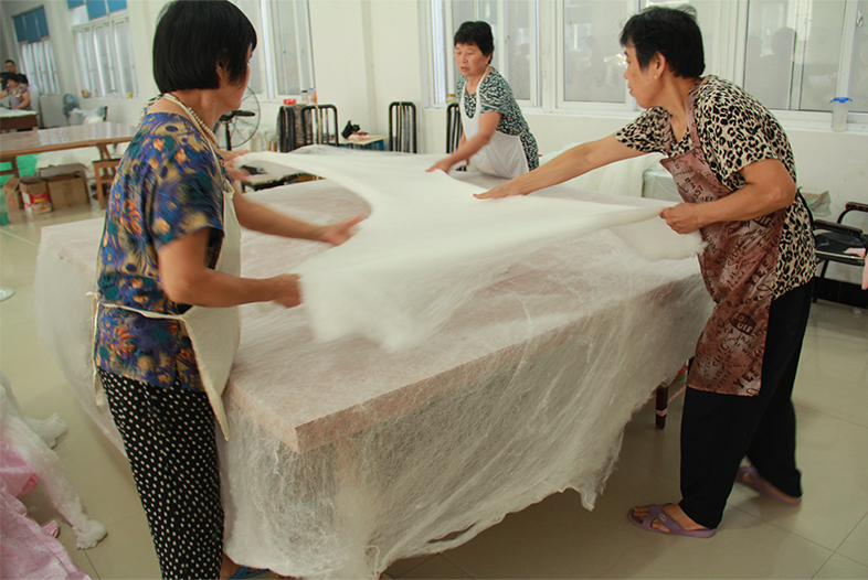 蠶絲被手工制作車間